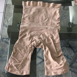 SKIMS HIGH-WAISTED ABOVE THE KNEE SHORT Shapewear NWOT